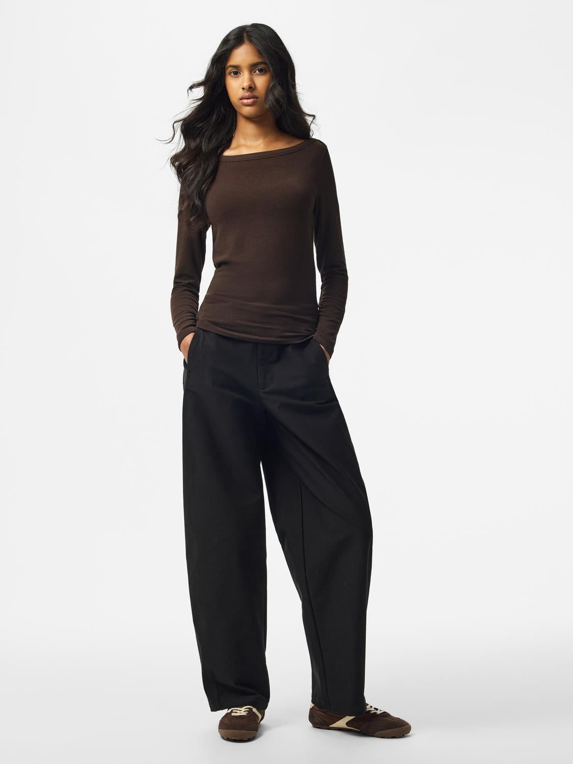 model_shot-front_full